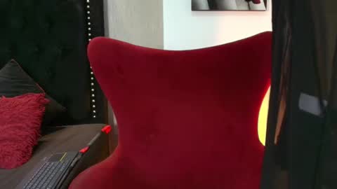 Luna And Titan  online show from January 11, 1:49 pm