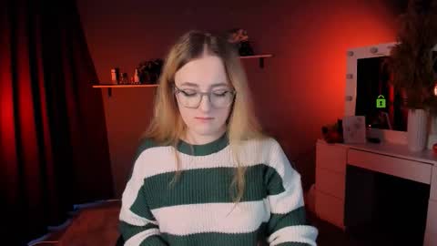 luna_berryy online show from September 19, 7:35 pm