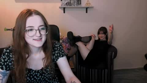 luna_berryy online show from December 6, 10:07 pm