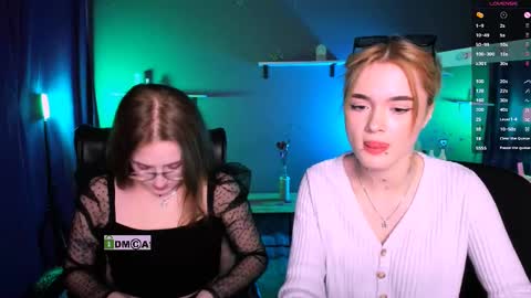 luna_berryy online show from March 3, 8:29 pm