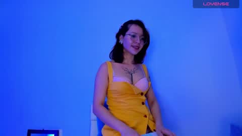luna_hazard online show from January 1, 2:09 am
