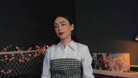 Elizabeth online show from March 29, 5:23 pm