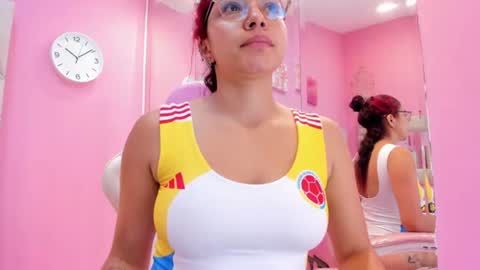 luna_hix online show from July 7, 11:57 am