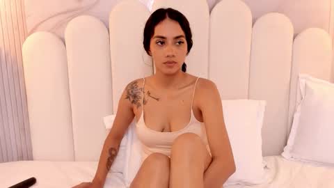 luna_hot_ass online show from December 13, 7:53 pm