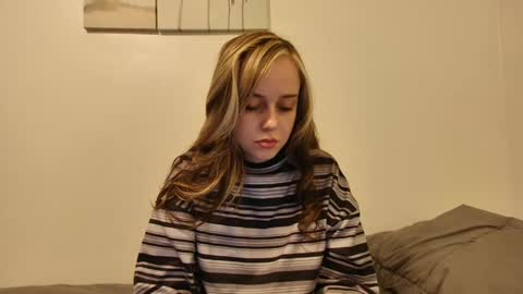 Snapshot of luna_lovelyy chatting on December 11, 11:43 pm Luna online show from December 11, 11:43 pm