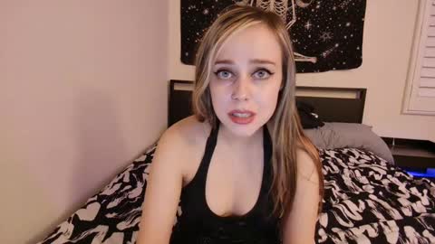 Snapshot of luna_lovelyy chatting on February 11, 6:19 am Luna online show from February 11, 6:19 am