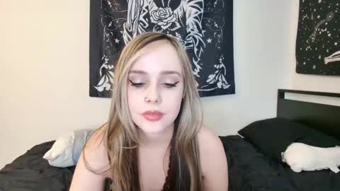 Snapshot of luna_lovelyy chatting on September 17, 10:52 pm Luna online show from September 17, 10:52 pm
