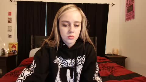 Snapshot of luna_lovelyy chatting on January 8, 12:06 am Luna online show from January 8, 12:06 am