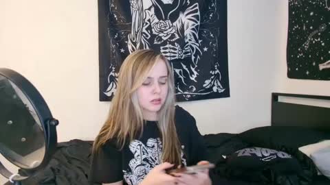 Snapshot of luna_lovelyy chatting on October 3, 10:15 pm Luna online show from October 3, 10:15 pm