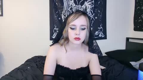 Snapshot of luna_lovelyy chatting on October 8, 5:45 am Luna online show from October 8, 5:45 am