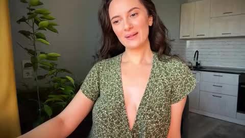 luna_raee online show from September 23, 8:01 am
