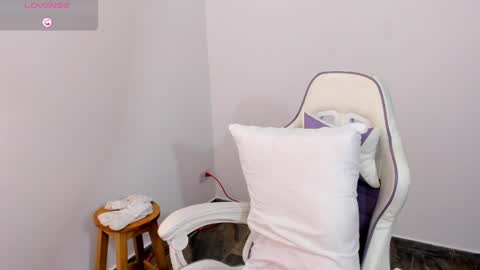 luna rose online show from May 5, 1:52 am