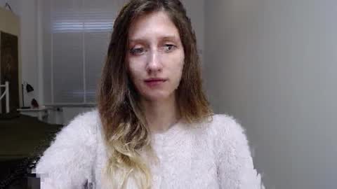 L U N A  online show from October 15, 5:43 am