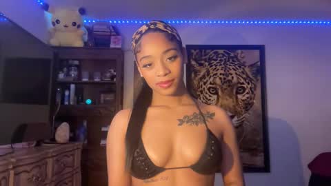 lunaa_11 online show from March 12, 5:57 am