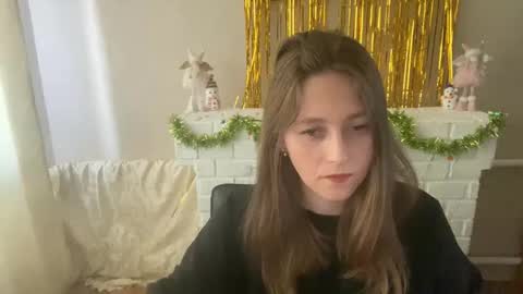 lunafeather online show from December 21, 5:44 am