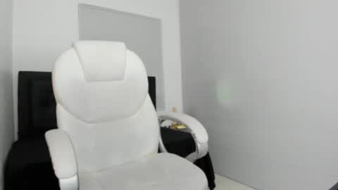 lunafever68 online show from February 28, 3:17 am