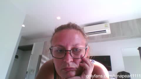 LunaPearl  online show from February 7, 9:35 am