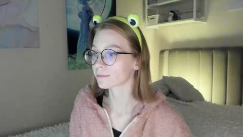 Snapshot of lunar_sofia chatting on September 21, 3:32 pm Sofia online show from September 21, 3:32 pm