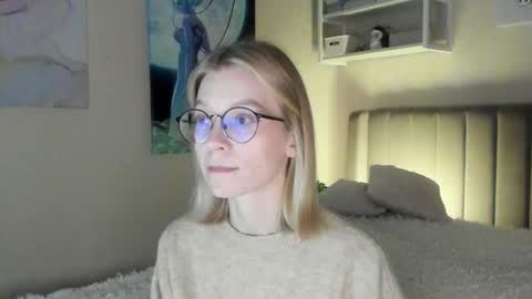 Snapshot of lunar_sofia chatting on October 23, 1:06 pm Sofia online show from October 23, 1:06 pm