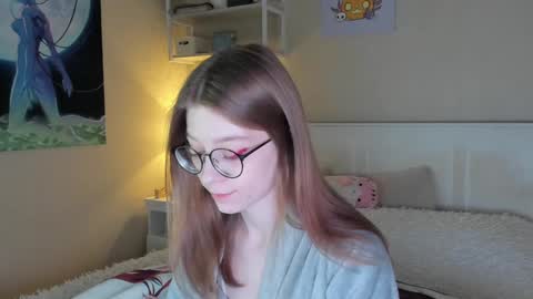 Snapshot of lunar_sofia chatting on December 30, 3:23 pm Sofia online show from December 30, 3:23 pm