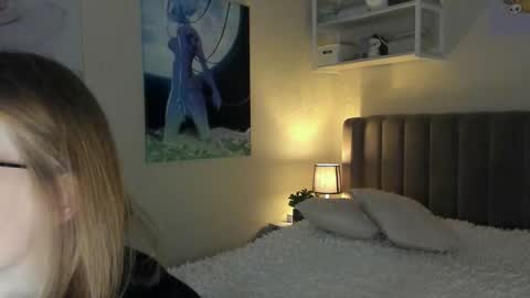 Snapshot of lunar_sofia chatting on September 11, 1:55 pm Sofia online show from September 11, 1:55 pm