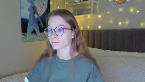 Snapshot of lunar_sofia chatting on March 5, 10:44 am Sofia online show from March 5, 10:44 am