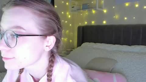 Snapshot of lunar_sofia chatting on March 10, 12:06 pm Sofia online show from March 10, 12:06 pm