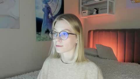 Snapshot of lunar_sofia chatting on October 24, 3:30 pm Sofia online show from October 24, 3:30 pm