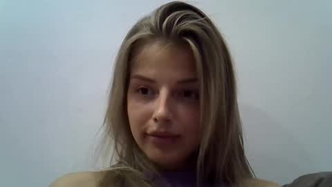 Snapshot of lunav7 chatting on September 27, 8:38 pm Luna  online show from September 27, 8:38 pm