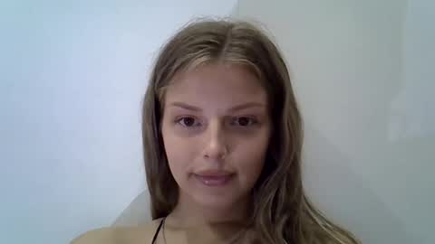 Snapshot of lunav7 chatting on September 23, 6:17 pm Luna  online show from September 23, 6:17 pm