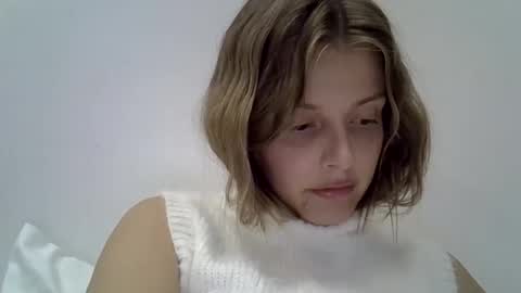 Snapshot of lunav7 chatting on October 12, 8:11 pm Luna  online show from October 12, 8:11 pm