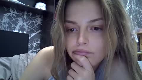 Snapshot of lunav7 chatting on October 22, 6:02 pm Luna  online show from October 22, 6:02 pm