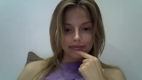 Snapshot of lunav7 chatting on September 25, 8:06 pm Luna  online show from September 25, 8:06 pm