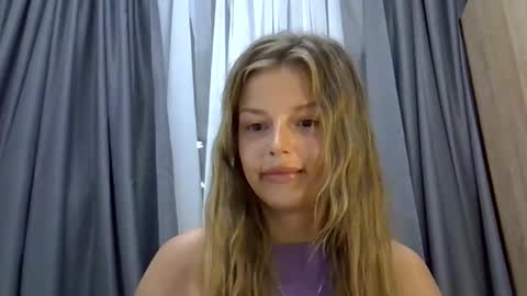 Snapshot of lunav7 chatting on September 18, 6:50 pm Luna  online show from September 18, 6:50 pm