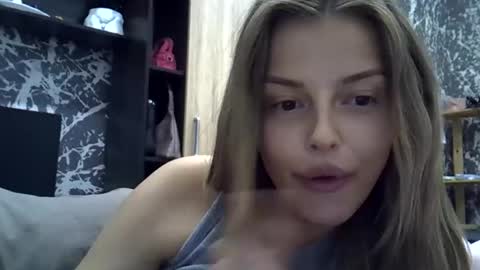 Snapshot of lunav7 chatting on October 23, 6:03 pm Luna  online show from October 23, 6:03 pm