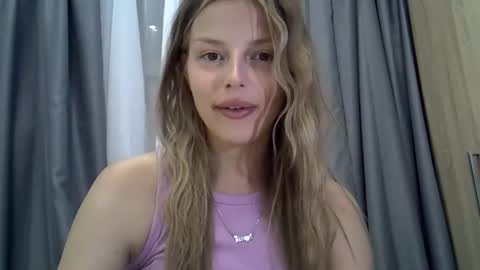 Snapshot of lunav7 chatting on September 12, 8:38 pm Luna  online show from September 12, 8:38 pm