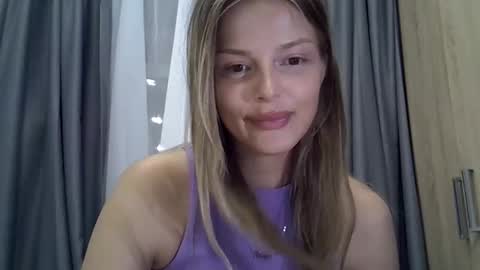 Snapshot of lunav7 chatting on September 16, 7:44 pm Luna  online show from September 16, 7:44 pm