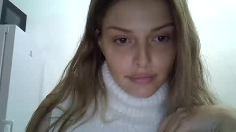 Snapshot of lunav7 chatting on October 27, 8:14 pm Luna  online show from October 27, 8:14 pm