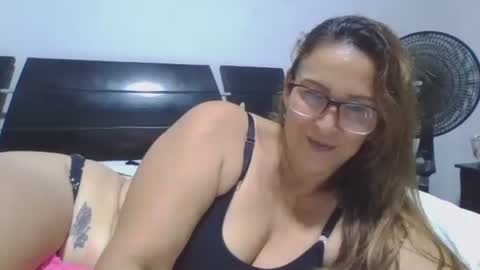 Lupita online show from November 10, 1:55 am