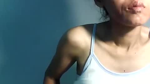 Bee Bee online show from November 12, 9:29 am