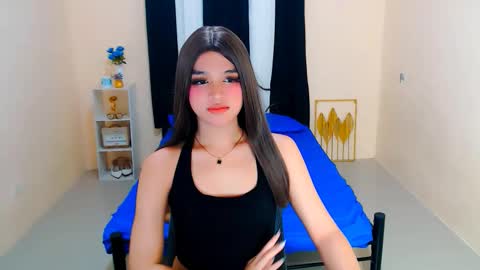 Snapshot of lux_white chatting on October 10, 1:10 am queen lux online show from October 10, 1:10 am