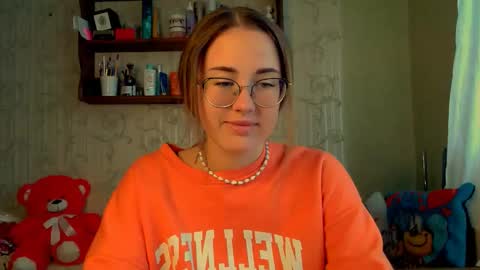 Snapshot of luxie_queen chatting on October 7, 8:41 am Katie online show from October 7, 8:41 am