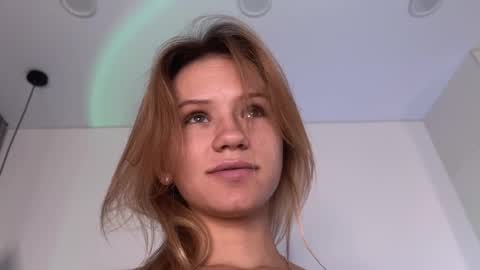 Snapshot of lxsundolyxl_ chatting on September 12, 4:02 am Lana online show from September 12, 4:02 am