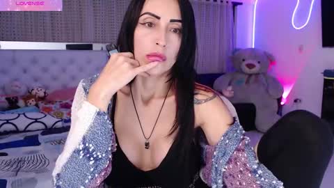 Snapshot of lyann_ chatting on October 7, 2:49 am Lyann online show from October 7, 2:49 am