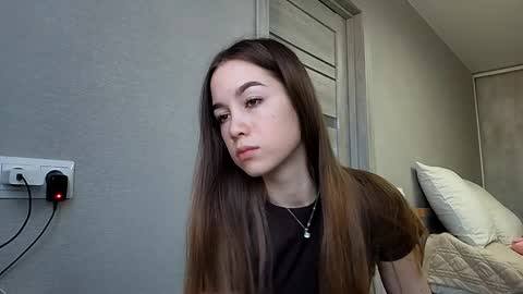 Mia online show from December 17, 1:11 am