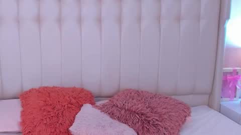 Snapshot of lyn_smith_ chatting on October 20, 11:35 am Lyn online show from October 20, 11:35 am