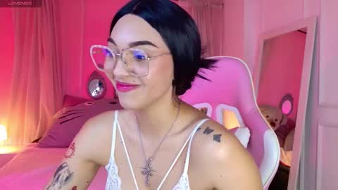 Lyna love online show from October 23, 9:10 pm