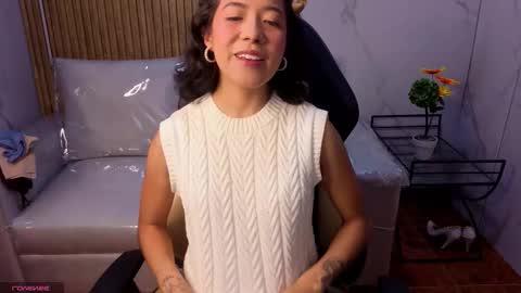 lynn_turner_ online show from February 4, 1:14 pm