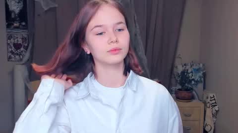 Cozy Lynns room online show from November 17, 8:37 am