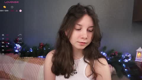 Snapshot of lynngroves chatting on December 21, 8:18 am Lola online show from December 21, 8:18 am